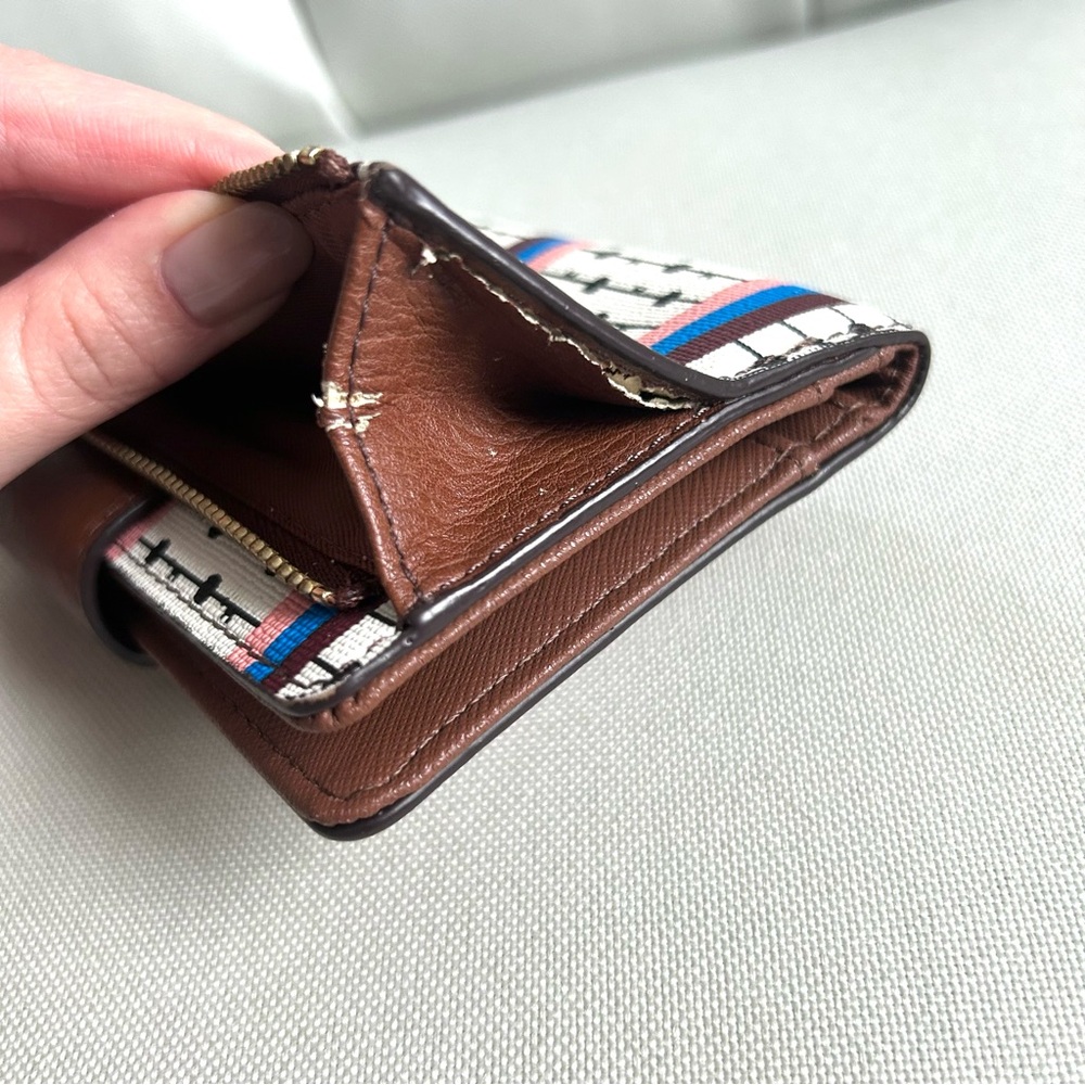 Pattern Fossil Tab Wallet - Picture 10 of 14